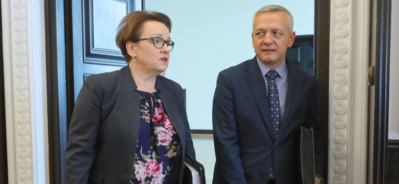 Mazurek do Zalewskiej w RMF FM: Jak się mówi - "półtora roku" czy "półtorej roku"?