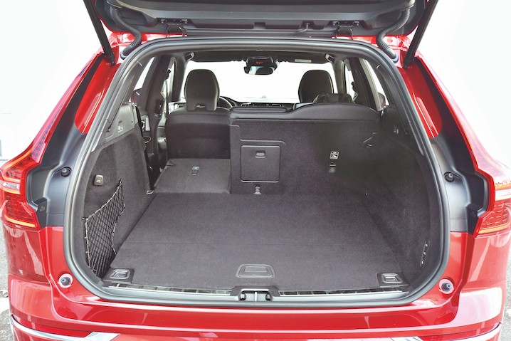 Volvo XC60 T8 at a distance of 100 thousand km