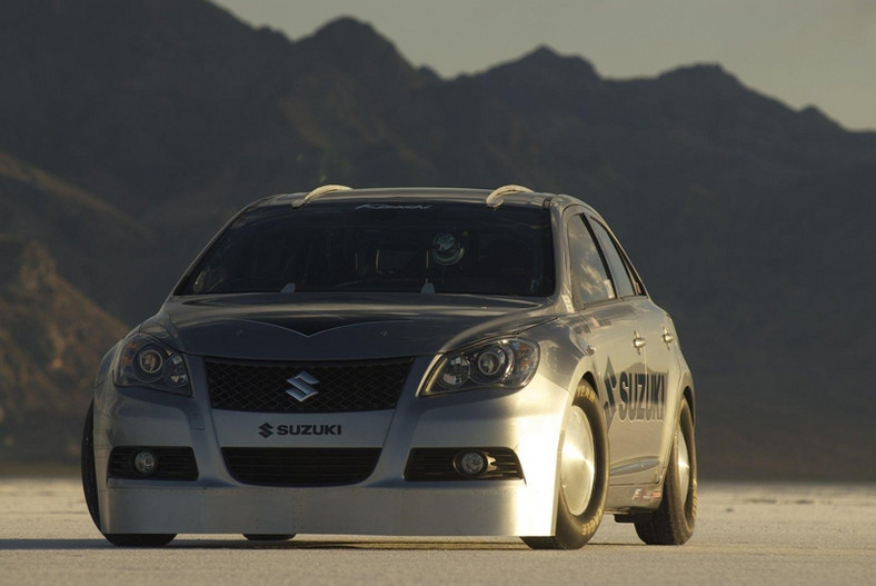 Suzuki Kizashi – 325 km/h w rodzinnym sedanie