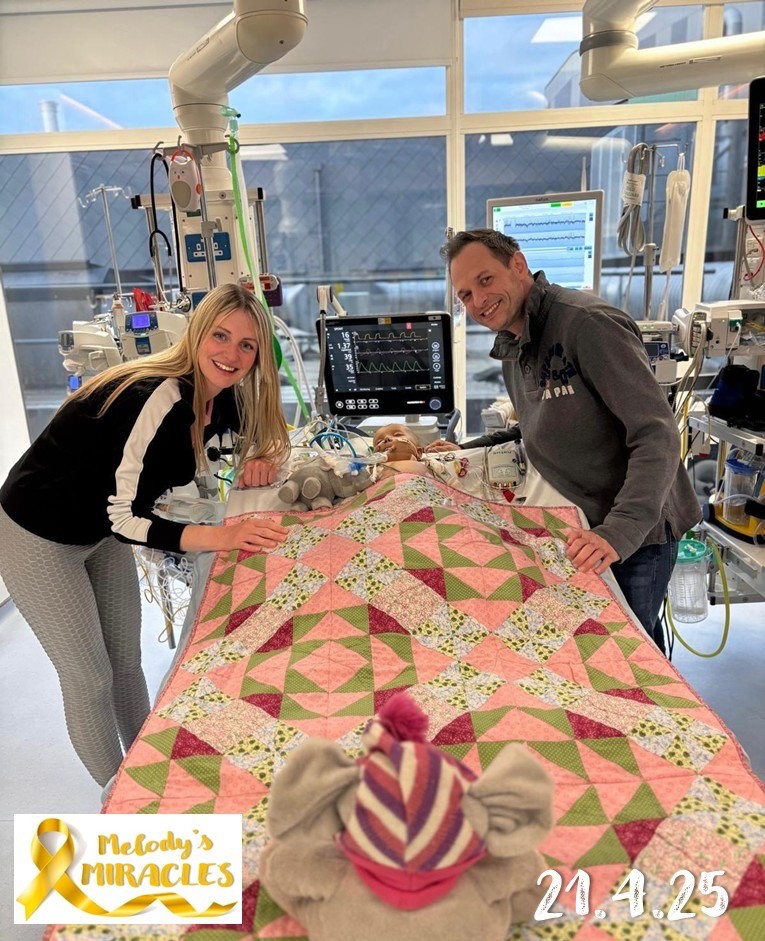 Melody so svojimi rodičmi.