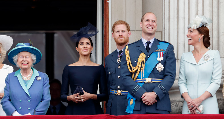 Elżbieta II, Meghan Markle, książęta Harry i Wiliam oraz księżna Kate podczas Trooping The Colour w 2018 roku