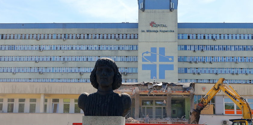 Szpital Kopernika w Łodzi rośnie. Na swoje 50. urodziny dostanie nowe poradnie, SOR i izbę przyjęć. Rozbudowa szpitala potrwa rok
