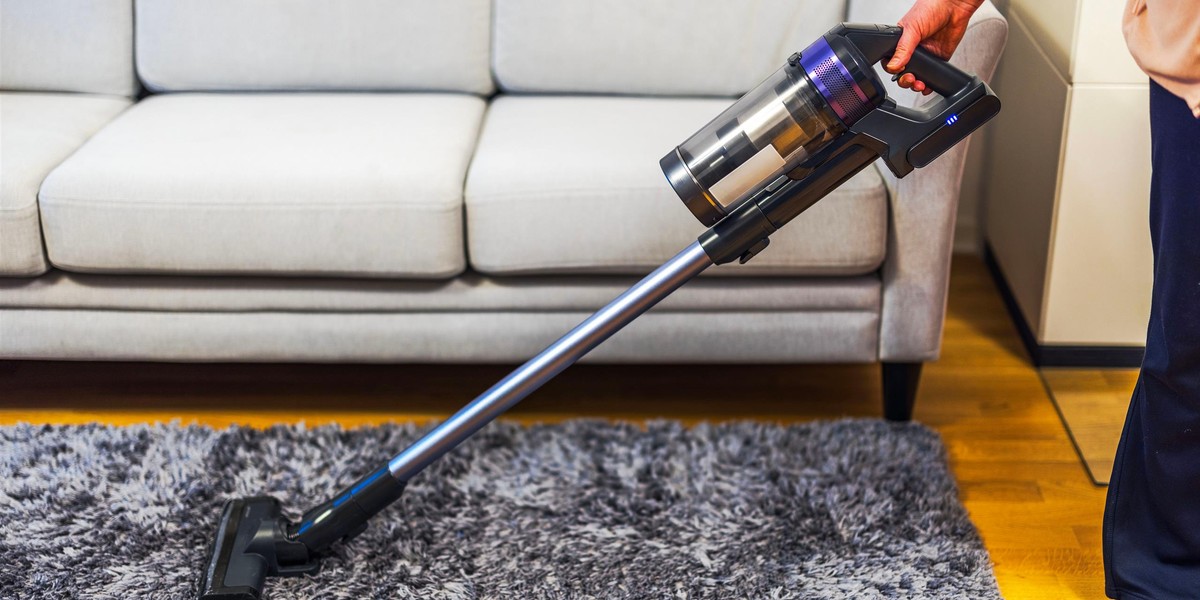 Jak pozbyć się nieprzyjemnego zapachu z wykładziny i dywanu?