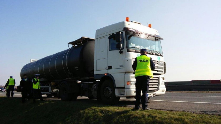 Wypadek na A4. W samochodzie pękła opona