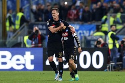 Liga włoska: Asysta Zielińskiego i tylko 7. minut Milika w zwycięskim meczu Napoli. WIDEO