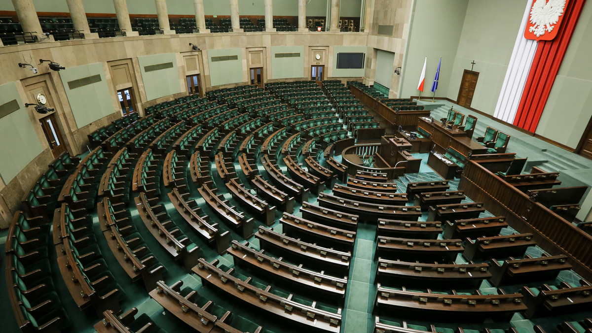 Szef klubu PSL Jan Bury uważa, że PO powinna rzetelnie wyjaśnić na ile głosów może liczyć koalicja rządowa. To jego reakcja na odejście z klubu PO i z partii posła Johna Godsona.