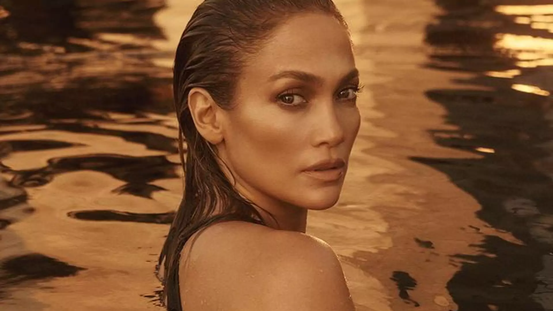 51-letnia Jennifer Lopez pokazała się zupełnie nago. Została sparodiowana w fenomenalny sposób