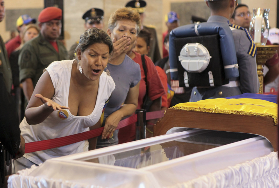 Wenezuelczycy żegnają Chaveza