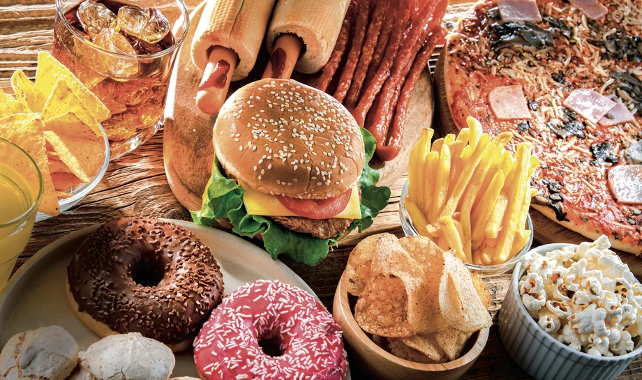 Pacjenci przyjmujący analogi GLP-1 mają o wiele mniejszy apetyt na niezdrową żywność i alkohol. Rzadziej odwiedzają też restauracje typu fast food.