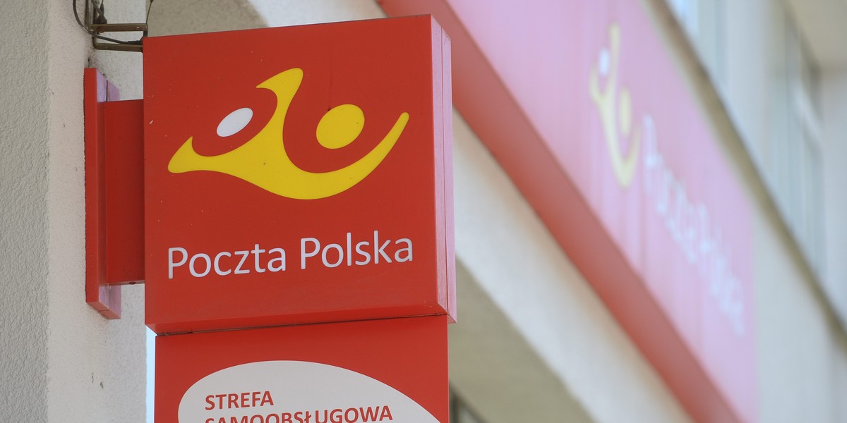 Poczta Polska zmiany w sposobie wysyłania przesyłek. Paczka plus znika z oferty.