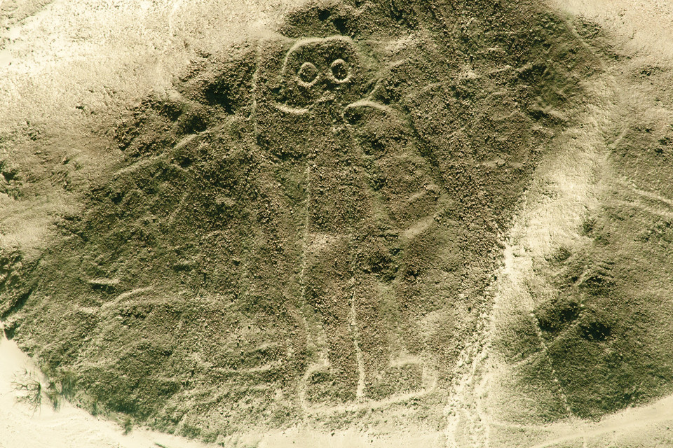 "Astronauta" z Nazca macha w kierunku nieba