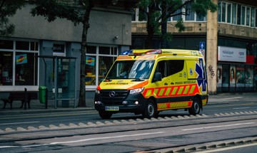 Hamis védettségi igazolvánnyal dolgoztak a mentősök