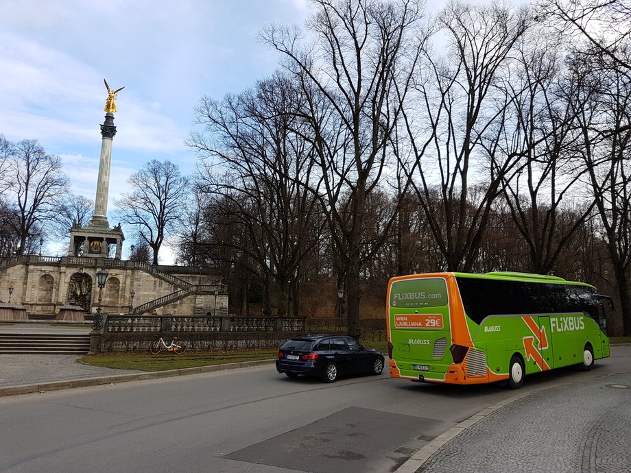 Jedna z dwóch głównych siedzib FlixBusa znajduje się Monachium. 