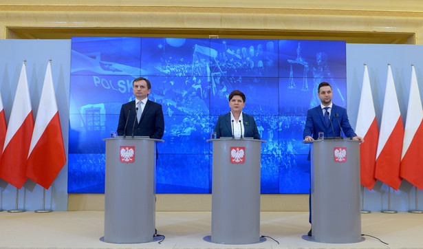 Premier Beata Szydło, Zbigniew Ziobro i Patryk Jaki, PAP/Marcin Obara