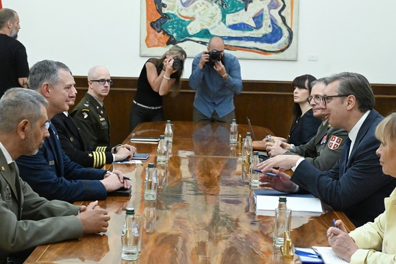Vučić sa ministrom odbrane Azerbejdžana i vrhovnim komandantom savezničkih snaga NATO u Evropi: "Za Srbiju je od ključnog značaja očuvanje vojne neutralnosti"