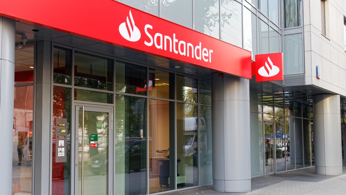 Bank Santander w Wielkiej Brytanii pomylił się przy przelewach o 130 mln funtów