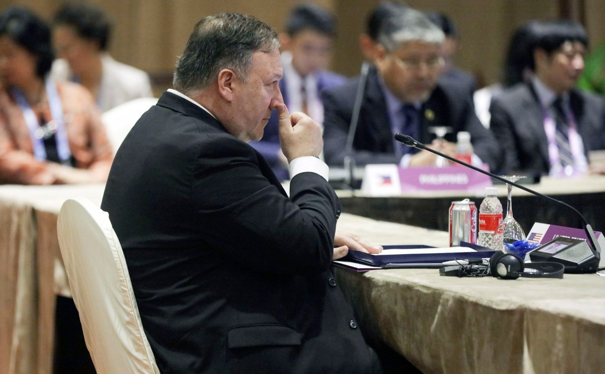 "Nie chcemy, by nasi europejscy przyjaciele stali się ofiarą politycznej i gospodarczej manipulacji, jaką Rosja stara się uskuteczniać na Ukrainie od momentu, gdy kraj ten opuścił ZSRR" - oświadczył Pompeo.