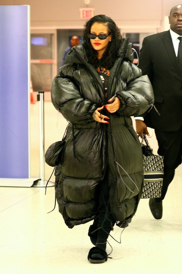Rihanna w puchowej kurtce