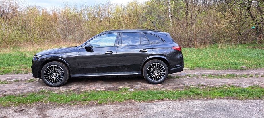 Mercedes GLC to jeden z najpopularniejszych modelów Mercedesa, ale to zrozumiałem, bo model ten należy do najlepszych SUV-ów klasy premium.