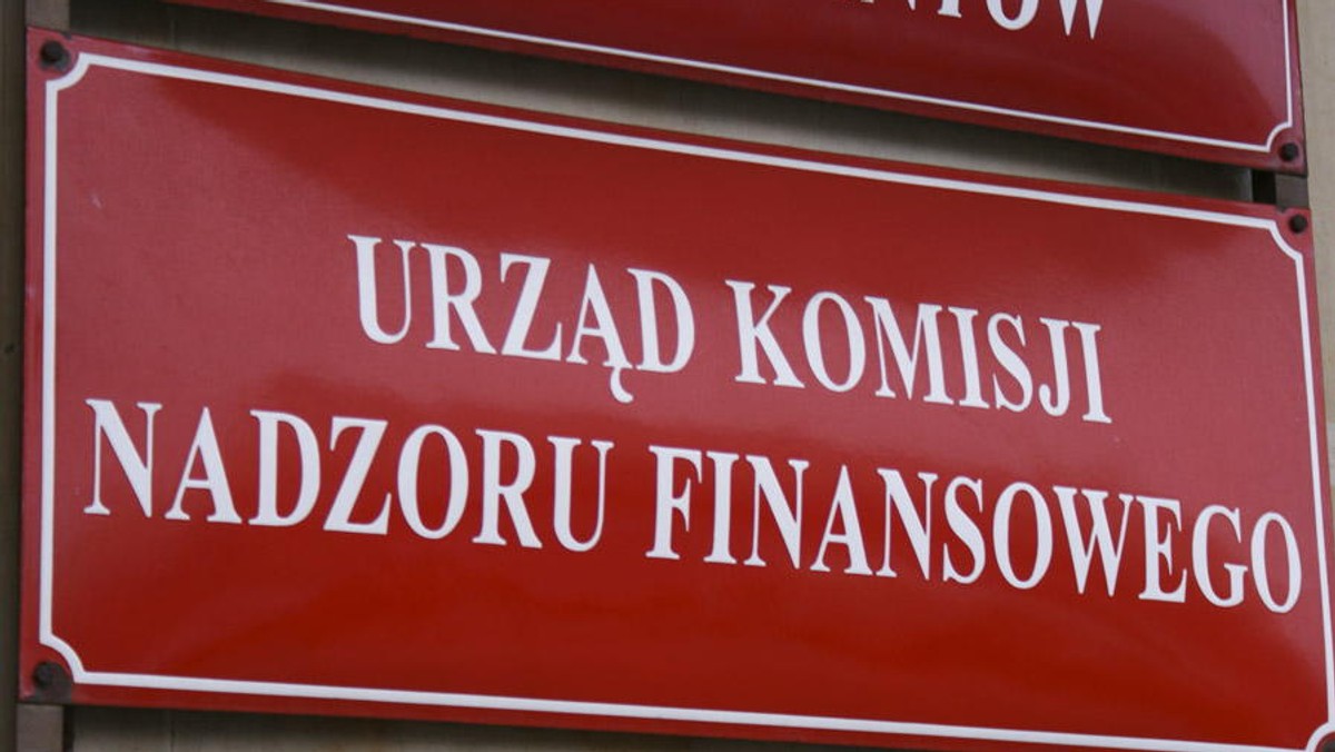 Komisja Nadzoru Finansowego prześwietliła informacje przygotowane przez fundusze emerytalne dla klientów i zamieszczone na stronie ZUS. Nadzorca ma poważne zastrzeżenia, gdyż niektóre z dokumentów zawierają niepełne informacje, a część można uznać za reklamę.