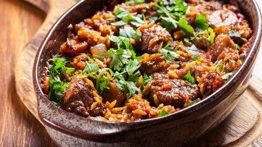 pyszny obiad na poniedziałek. podajemy przepis, ty gotujesz. rozpływający się w ustach zapiekany gulasz