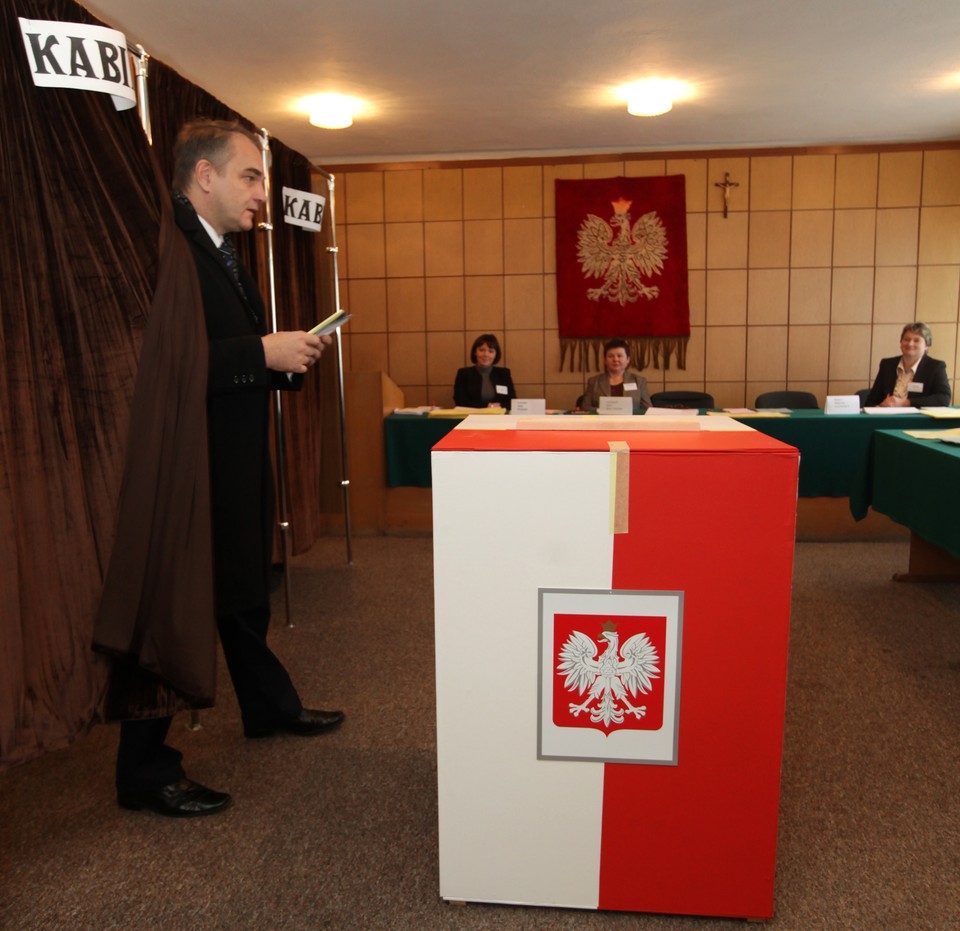 Waldemar Pawlak zagłosował w Pacynie, fot. PAP/ Grzegorz Michałowski