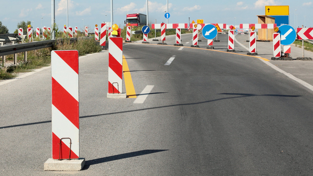 Przed godz. 12 zakończyły się utrudnienia na autostradzie A2 w stronę Warszawy; droga między węzłem Poznań Wschód a Wrześnią została zamknięta na ok. 1,5 godziny. Powodem utrudnień było wyciąganie z rowu cysterny.