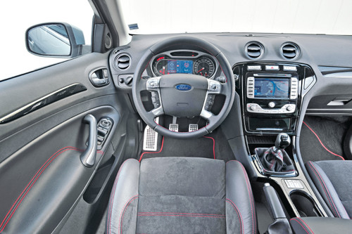 Volkswagen Passat kontra Renault Laguna, Ford Mondeo i Citroen C5 - Nowe turbo kombi na wakacje
