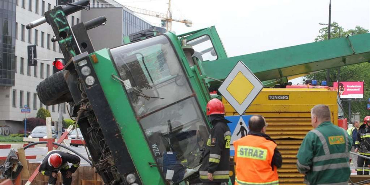 Wypadek dźwigu obok przedszkola. 1 osoba nie żyje