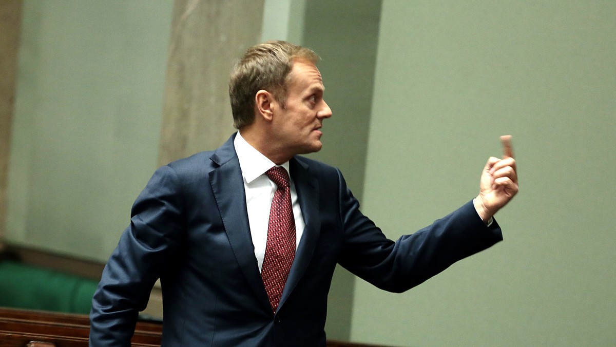 Premier Donald Tusk przyznał, że być może niektórzy ministrowie jego gabinetu - ze względów ideowych - nie zaakceptują konwencji o przeciwdziałaniu przemocy wobec kobiet. Zaznaczył jednak, że rząd podjął już decyzję o podpisaniu tej konwencji.