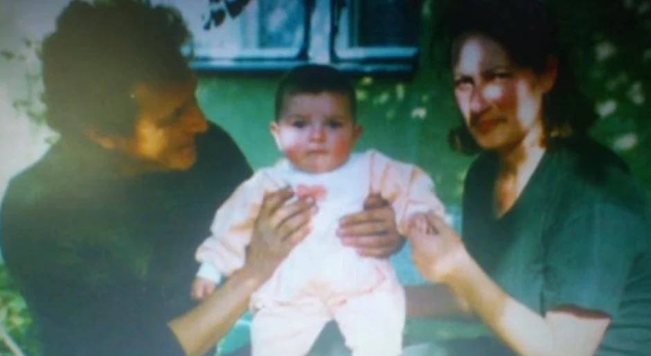 Milica sa bračnim parom koji ju je usvojio