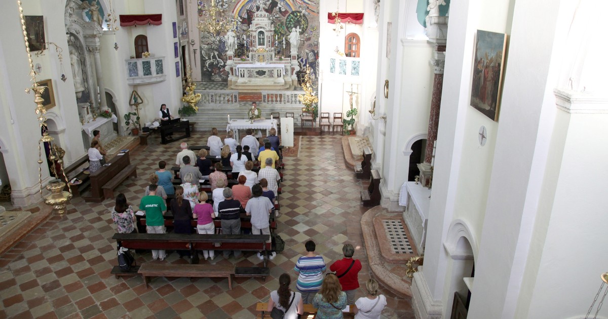 Kiedy Najpełniej Tworzy Się Wspólnota Kościoła Pielgrzymującego I Uwielbionego Jak nie ubierać się do kościoła? Strój na mszę
