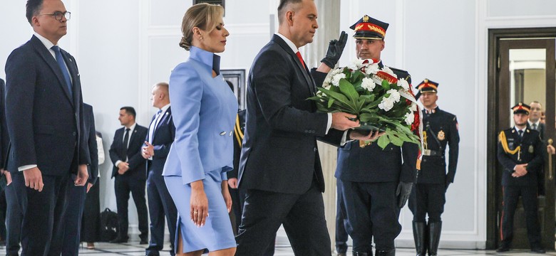 Tatuaże pary prezydenckiej. Pierwsza dama odsłoniła swój podczas zaprzysiężenia