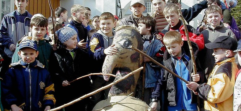 Spalenie kukły Judasza w Pruchniku. Episkopat "jednoznacznie wyraża dezaprobatę"