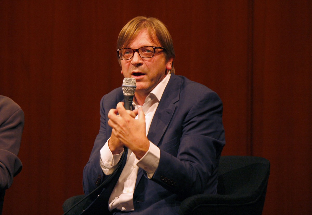 Verhofstadt w "Die Zeit": Musimy zlikwidować Komisje Europejską, aby uratować UE