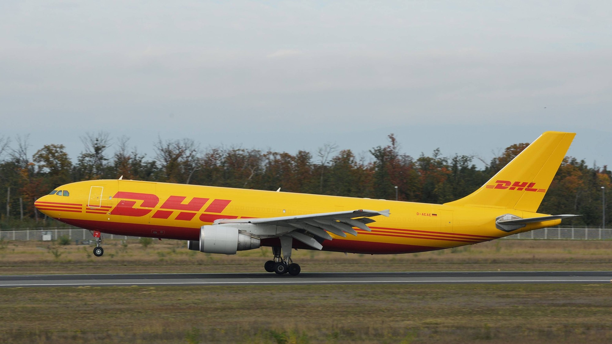 Nákladné lietadlo spoločnosti DHL. Ilustračná fotografia.