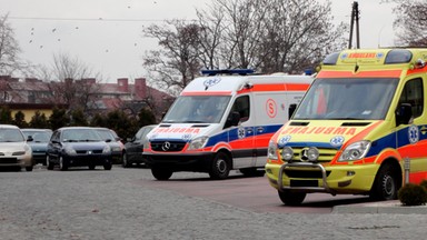 W Żarach auto przejechało leżącego człowieka. Mężczyzna zmarł