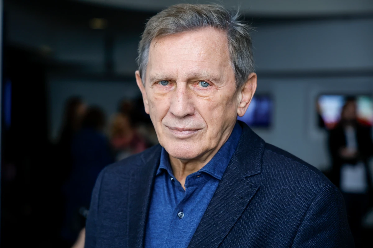 Jan Englert szczerze o alkoholu na planie filmowym. "Bardzo dużo się piło"