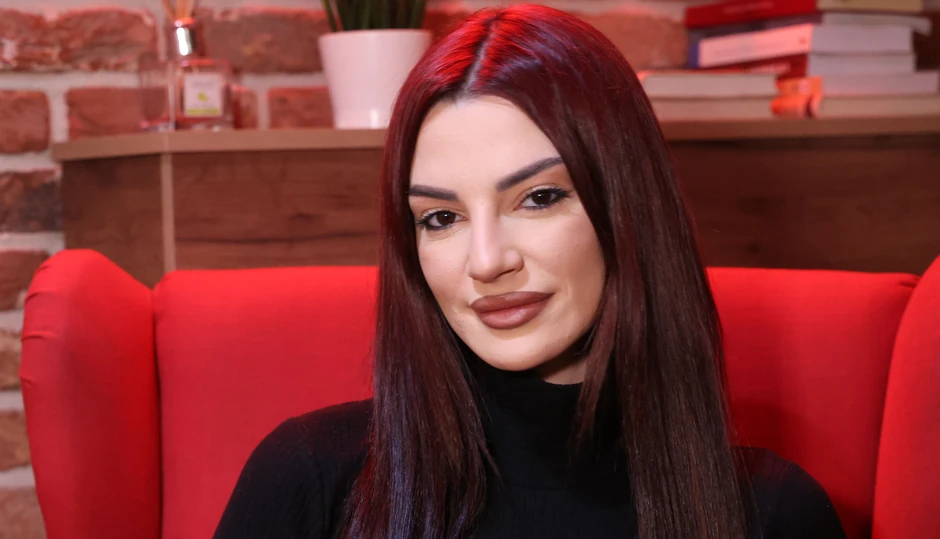 Tara Simov o porodici i napuštanju Srbije: "Bila sam na ulici, kad mi pomenu Ša dobijem nervni slom"