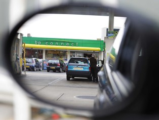 Czarny scenariusz jest możliwy. W wakacje możemy za litr paliwa zapłacić o 40 gr. więcej