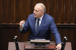 Schetyna o kryzysie na granicy: To paliwo wyborcze PiS. Nie chcą tego zakończyć