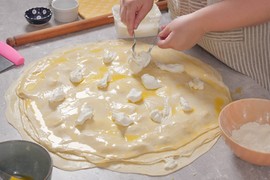 PITA SEČANICA je blago BALKANSKE KUHINJE: Hrskava je, sočna i sama se odvaja - listić po listić! STARINSKI RECEPT nikad jednostavniji, peče se samo 35 minuta