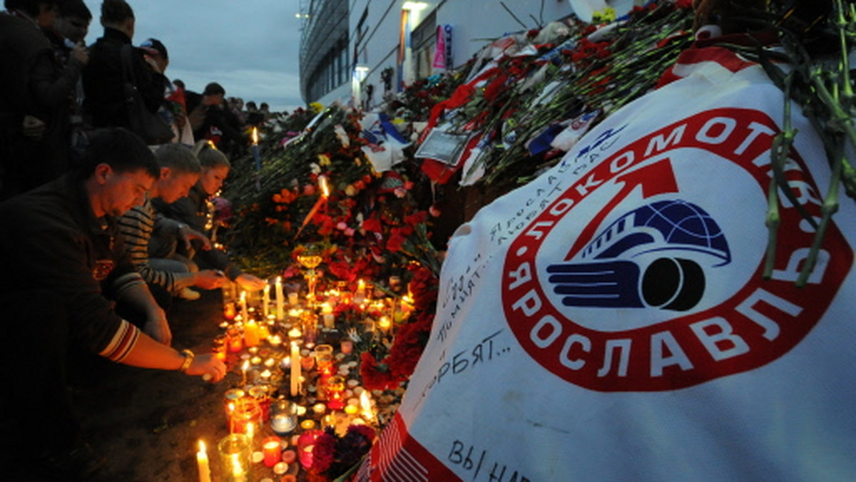 Niemal rok po katastrofie lotniczej, w wyniku której zginęła cała drużyna Lokomotiwu Jarosław rozegrano mecz upamiętniający tamte wydarzenia i pamięć o ofiarach. Udział w spotkaniu wzięły największe gwiazdy światowego hokeja.
