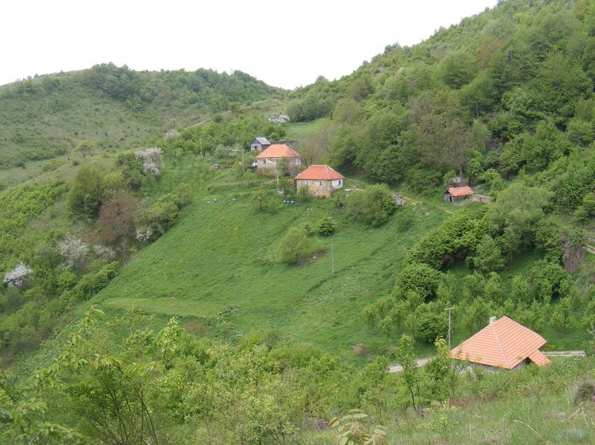 Jedan od zaselaka uz administrativnu granicu sa KiM