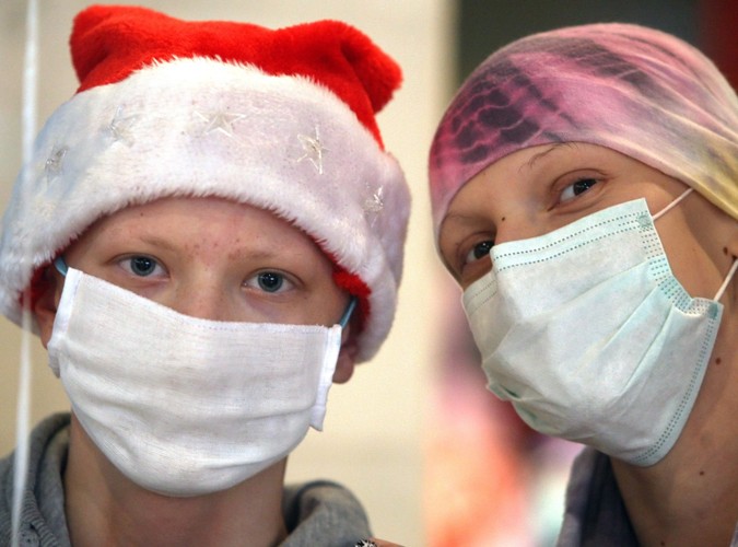 Chwila radości w przepełnionych badaniami i nieprzyjemnym leczeniem życiu małych pacjentów Białoruskiego Centrum Badań Onkologii Dziecięcej i Hematologii, dzieci zmagających się z nowotworem