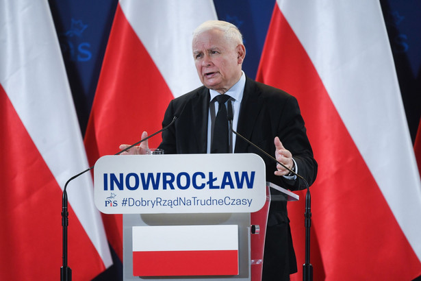 Prezes PiS Jarosław Kaczyński podczas spotkania z mieszkańcami Inowrocławia,