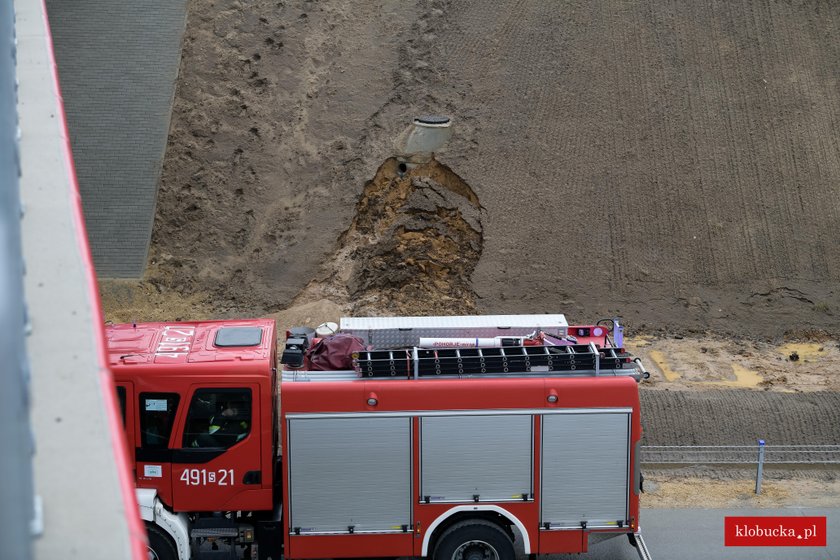 Dzień po otwarciu osunęła się skarpa autostrady