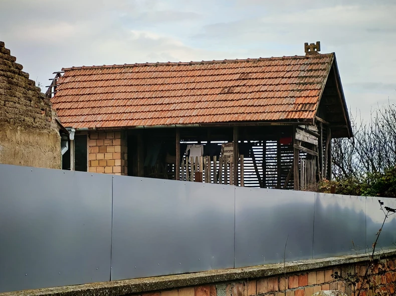 Kuća u Dolovu gde su kineski državljani držali zatočene žene