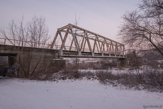 Nieczynny most kolejowy na Żeraniu.