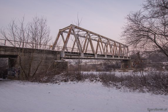 Nieczynny most kolejowy na Żeraniu.